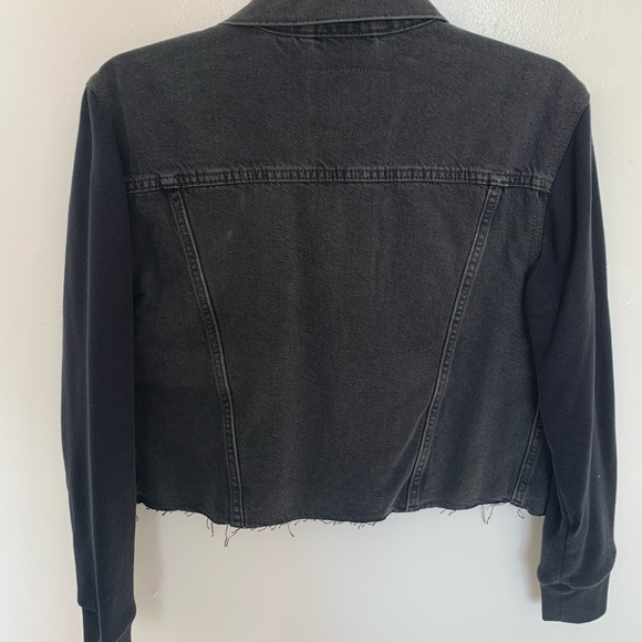 Levi’s Jean Jacket - Picture 7 of 9